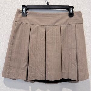 Express Design Studio Taupe Pinstripe Pleated Mini Skirt Size 4 Dark Academia
